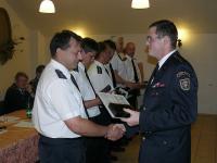 předání pamětní medaile okolním sborům