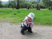 a pak spadnul a rozbil si nos